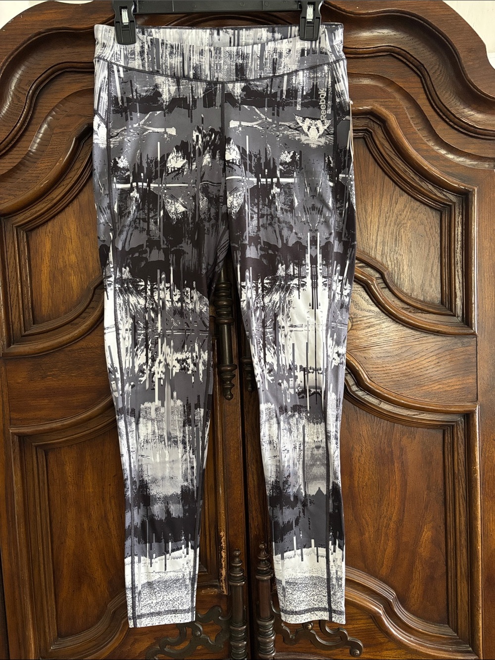 NWT Reebok abstract print Athletic leggings